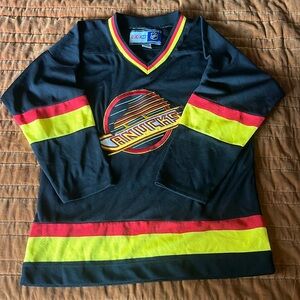 Kids vintage style canucks jersey